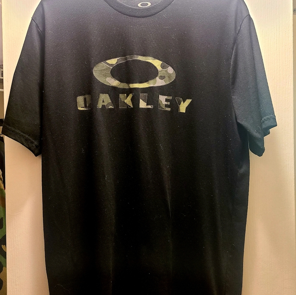 Men's Oakley Shirt